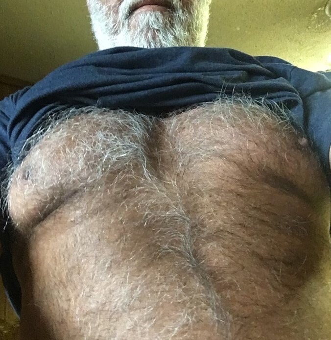 men-in-shorts:dr-deep-throat:im-a-sucker-for-hairy-daddies:🥰God! Imagine looking