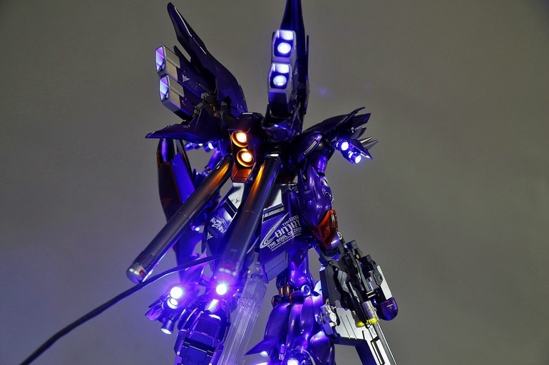 gunjap:  pteamvn’s MG 1/100 Sinanju custom Paint Full LEDs: Big Size Imageshttp://www.gunjap.net/site/?p=290831