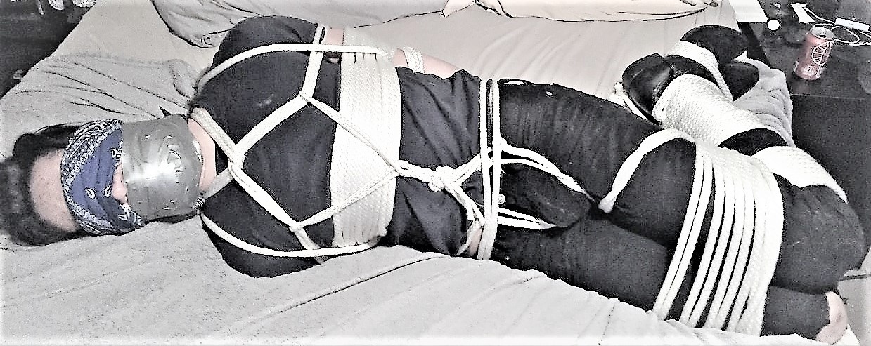 watepi: tiedupinrope: Now THIS is how real good ROPE bondage should always be!!! 