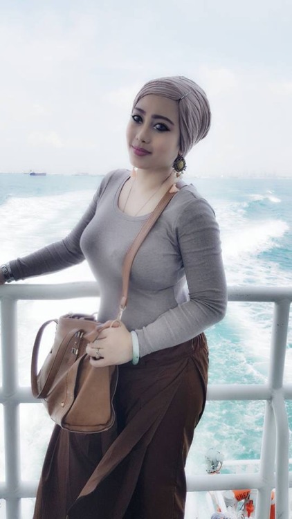milfantasizer: Singaporean MILF Let’s swap!