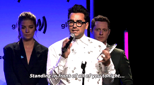 Dan Levy accepts the Davidson/Valentini Award at the GLAAD Gala 2019