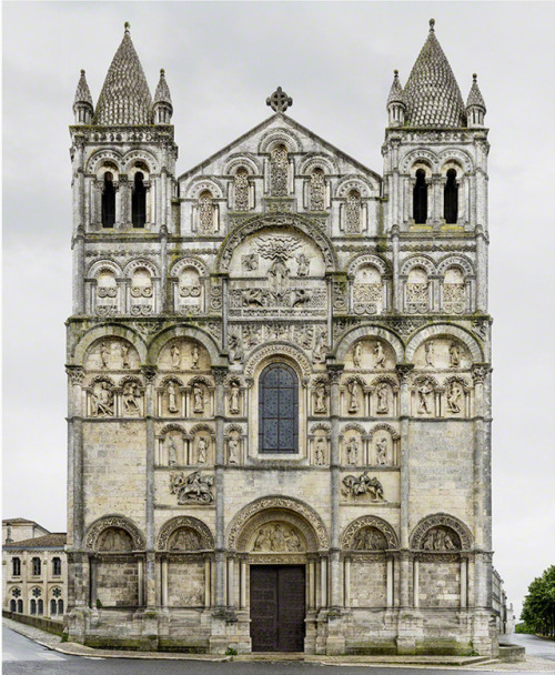 Orvieto, Duomo di Santa Maria Assunta.Dresden, Frauenkirche.Piazzola sul Brenta Cathedral.Angoulême, Cathédrale Saint-Pierre.Amiens, Cathédrale Notre-Dame.The Church of Santa Marinha.Jerez de la Frontera - Cartuja de Santa María de la DefensiónValera