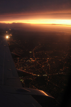 touchdisky:  Sunset from a 737 by itspaulkelly