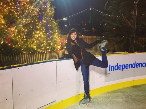 Trying to get my Michelle Kwan on! ⛸ (at Penn&rsquo;s Landing)