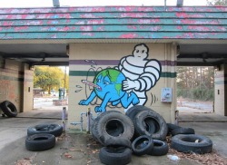 amroyounes:  Powerful street art