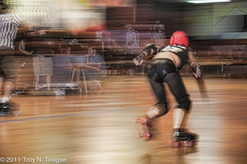 reflcopter:  nelsonalexander:  Assault City Roller Derby   Amaze photo.