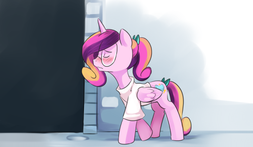 highschool-cadance:  i guess somepony did…  I’m loving this blog. So cute >w<