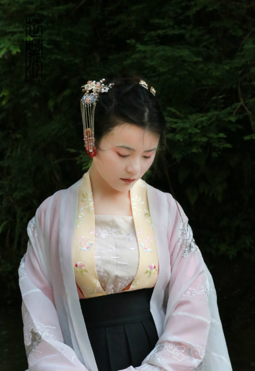 hanfugallery: Traditional Chinese hanfu by 芷兰汀传统服饰