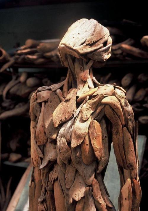 ronbeckdesigns:  Nagato Iwasaki driftwood sculptures(via (19) Pinterest)