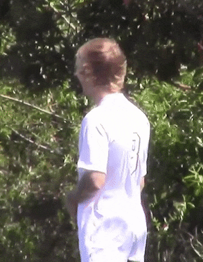 bromancebooty: Justin Bieber’s booty looks good in soccer shorts