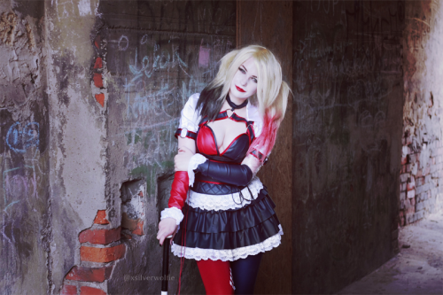 xsilverwolfie:  Harley Quinn cosplay from Batman Arkham Knight  BTW! Once the orders over 贄, you can use a code CACASW to have a 20% discount on www.cosall.com :3
