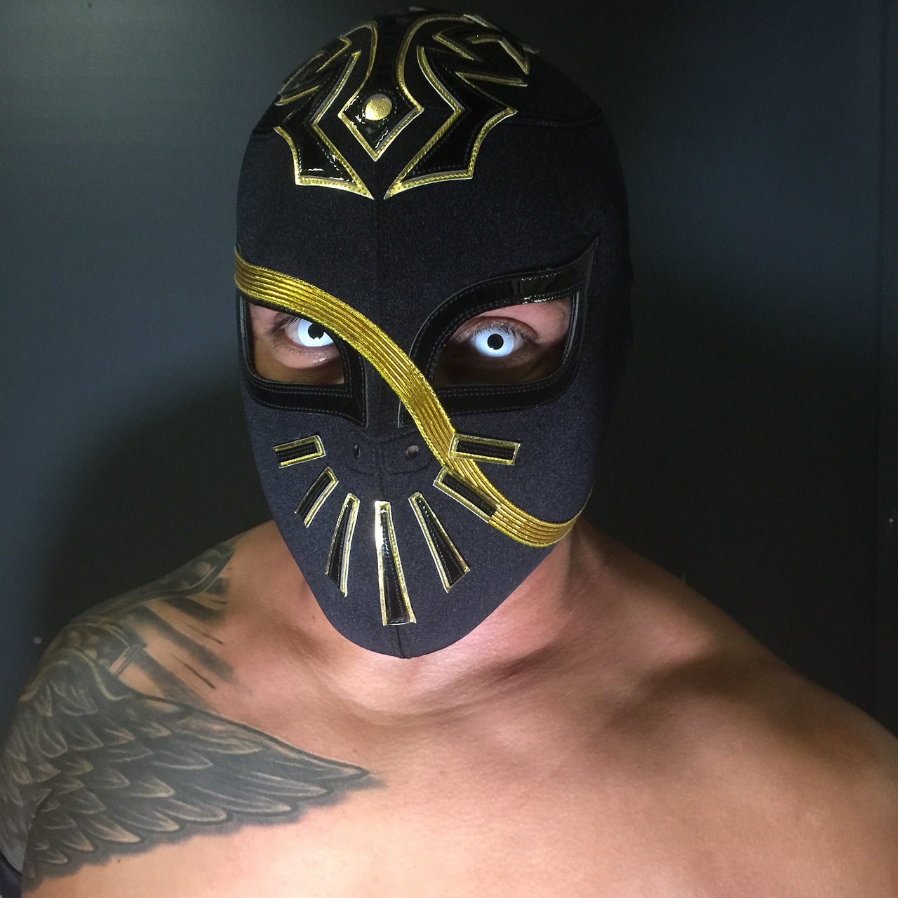 mengs-mullet:  Sin Cara’s Cinta De Oro inspired mask