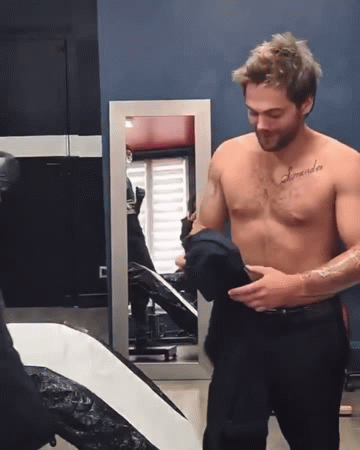 theclassymike:Dylan Sprayberry getting new tattoo.
