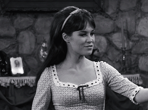 gregory-peck:Mary Tyler Moore as Laura Petrie in The Dick Van Dyke Show 5.31 ’The Gunslinger’