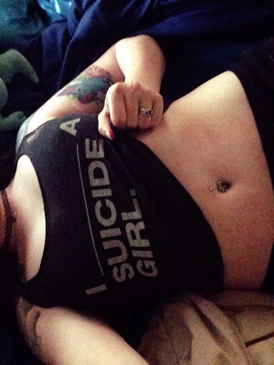 1queen2kings:  Lazy morning on my day off! (For the dude that asked to see my piercings