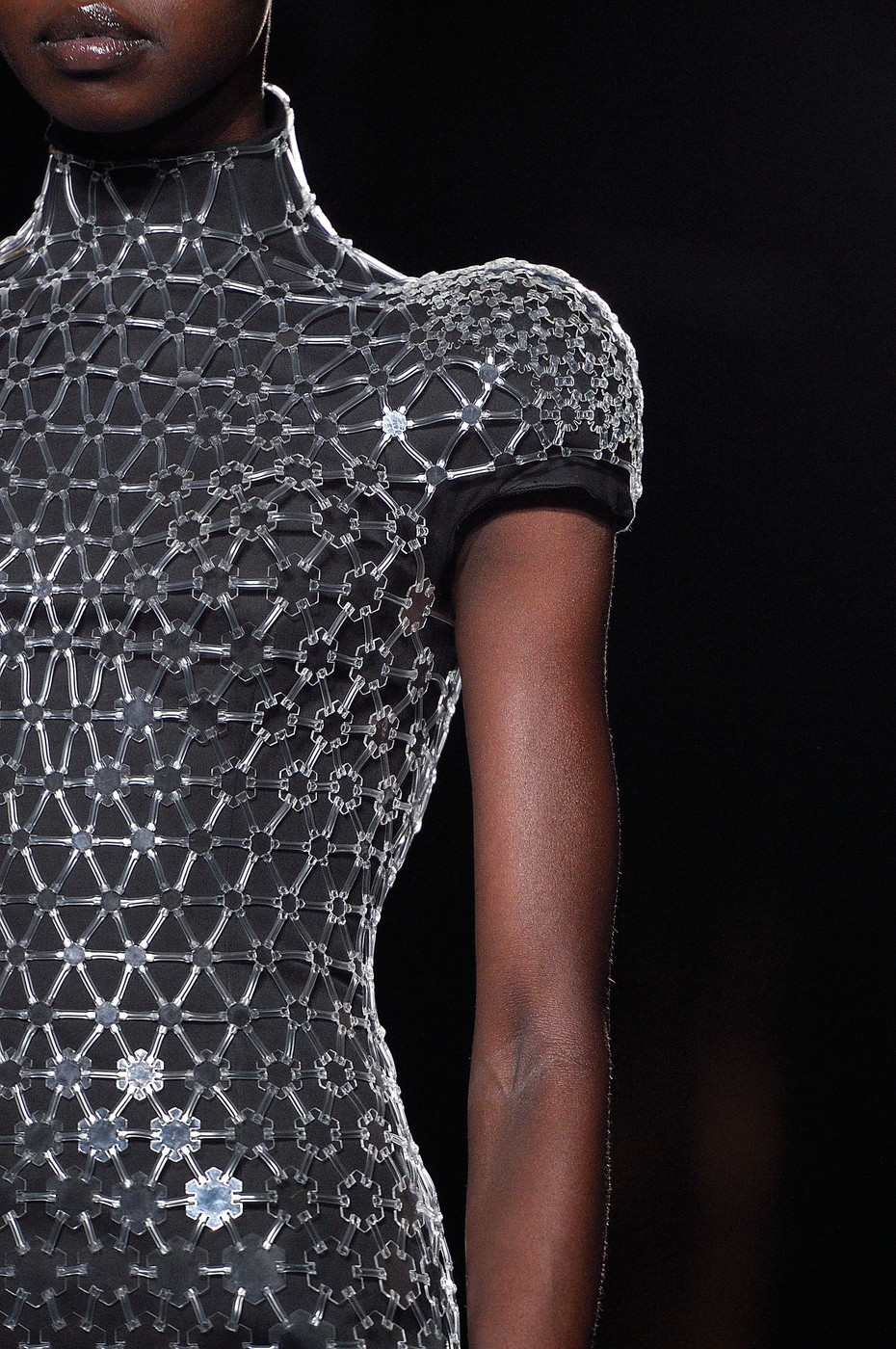 oncethingslookup:Iris van Herpen Fall 2016 RTW
