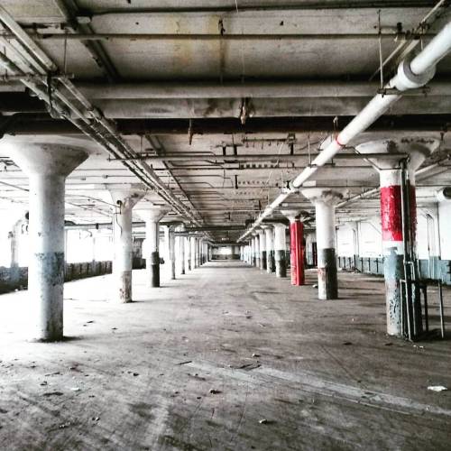 mayumipops:Inside the abandoned factory. #urbandecay