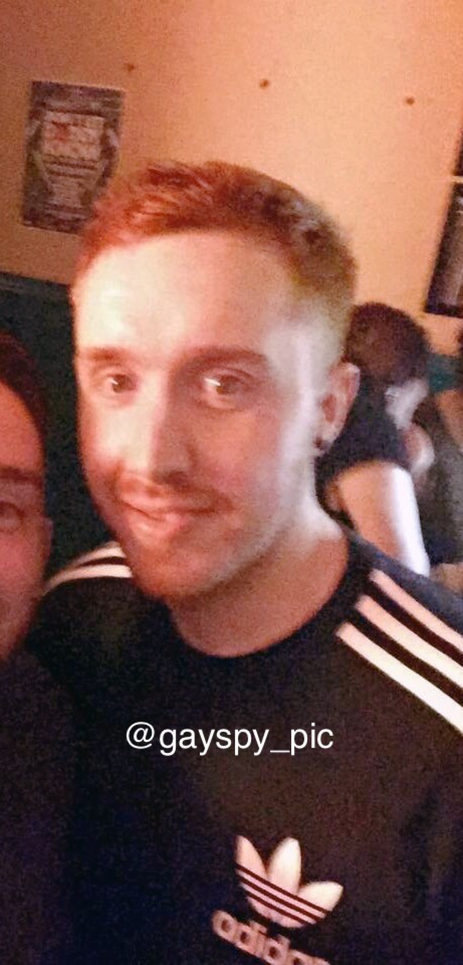 gay-spyuk:  Got to love a ginger lad! #gayspy