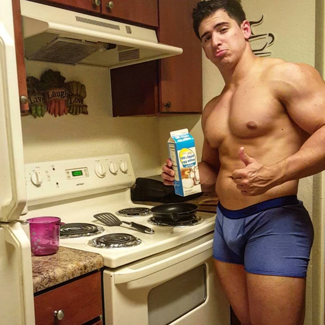 keepemgrowin:  just-gorge-ous:  @josue_aesthetic: MORNING😆  “That was some night!”