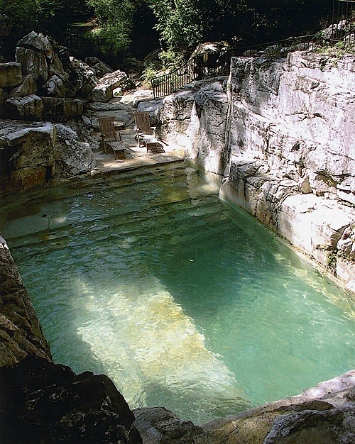 dripping-adorableness:designed-for-life: Backyard pool built into the existing limestone quarry. Lov