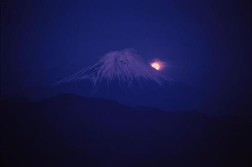 zoebalthus:Mont Fuji 1961 © Burt Glinn 