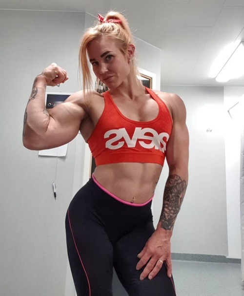 girlswithbiceps:  Girl Biceps Rock