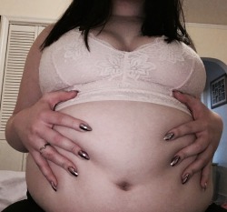 ssbbwpiglet:  just a big fat baby. 💛