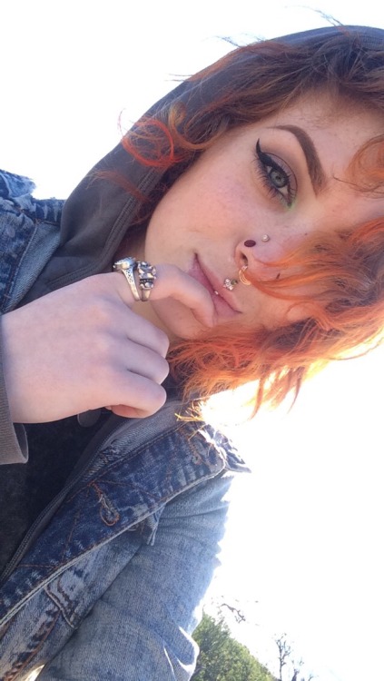 satanicspacecat:  princessmonosmoke:  princessmonosmoke:  The beach is the best   i miss the beach now :’(  Your face is the best omg 😍