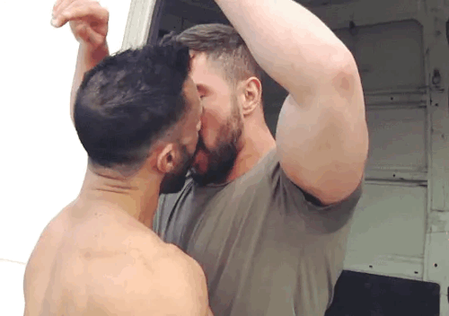 superdirty2-hairy-dudes: Hairy face kissing - 007superdirty2-hairy-dudes.tumblr.com/archiveh