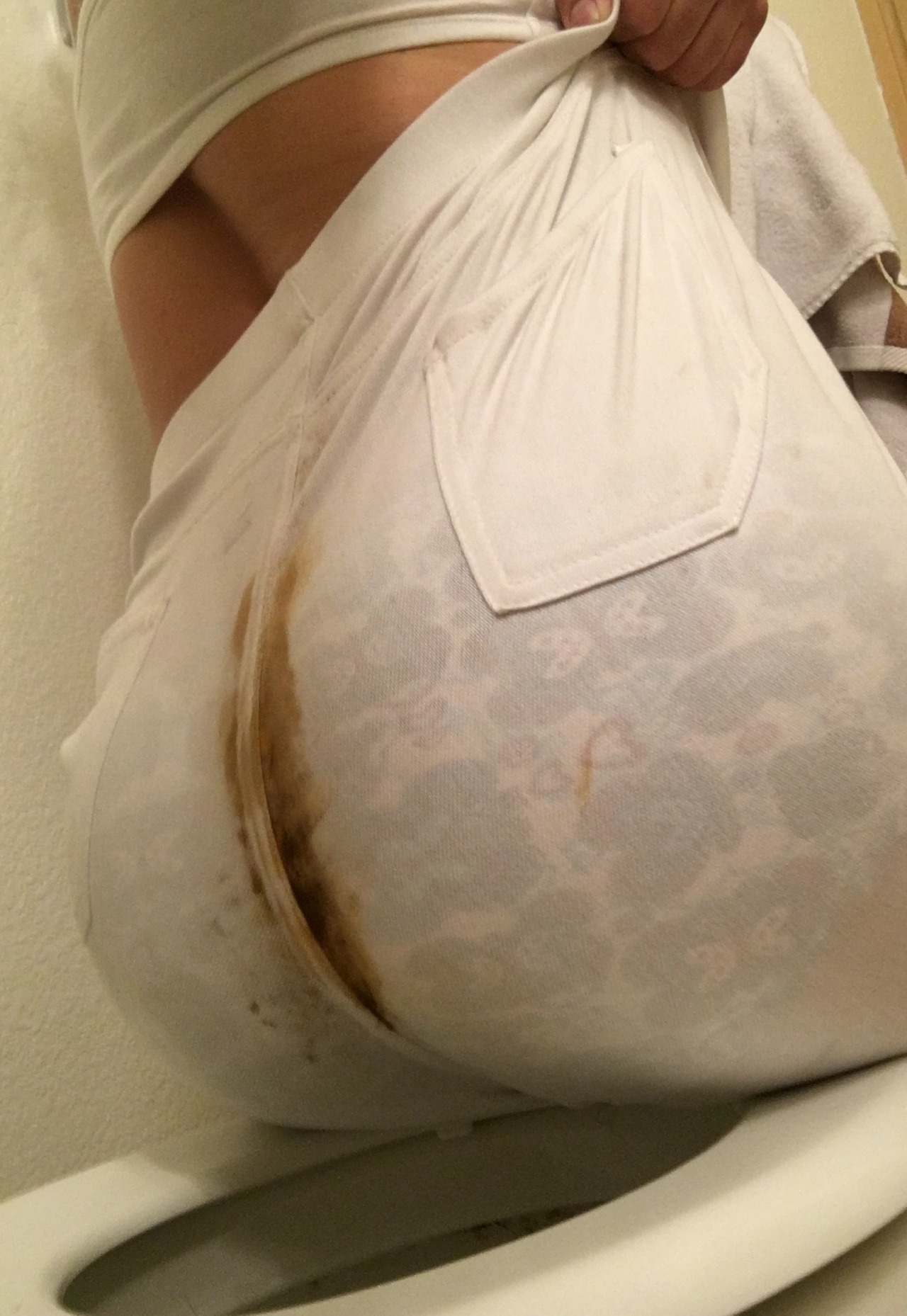 Using the potty like a good girl 😊 🍑 💩 