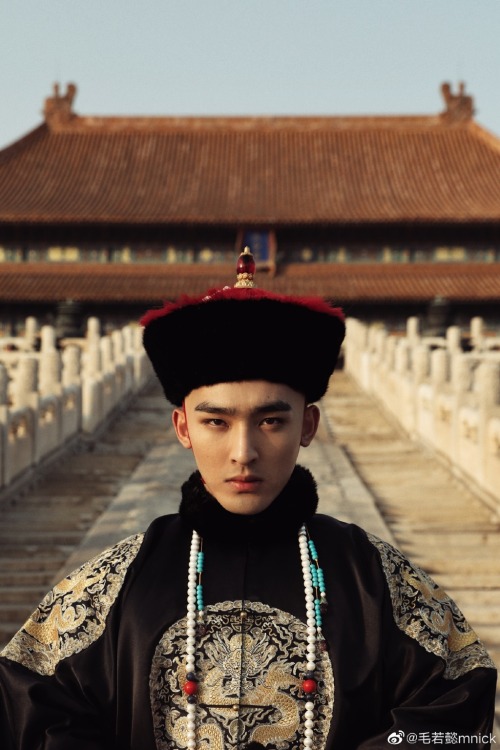 chinese fashion in the style of qing dynasty by 毛若懿