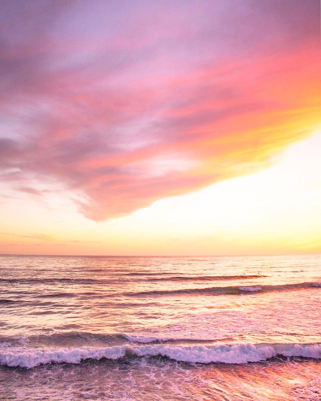 carrie-outdoors:Cotton candy sunsets in California. 💕 More on the blog: www.carrieoutdoors.com