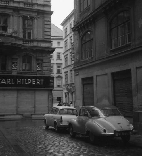 Ein Spaziergang durch die innere Stadt und die Domgasse Richtung Schulerstraße Mitte der 1960er (© H