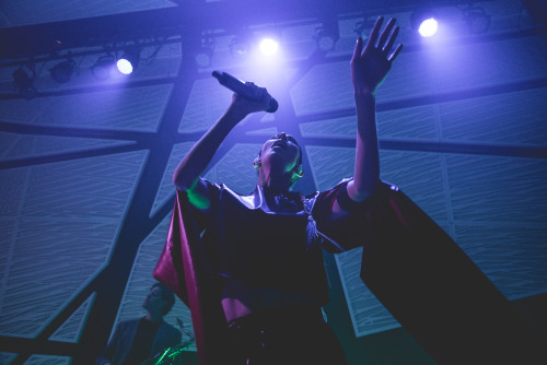 thewildhoneypie:Chairlift played the newly opened National Sawdust in NYC last week. Check out the p