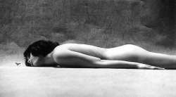 molecoledigiorni:  Ph. Eikoh Hosoe 