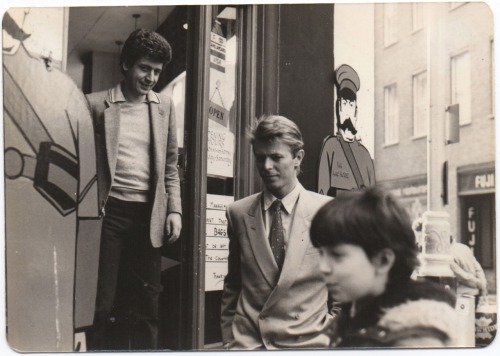 night-spell: David Bowie walking around Soho, London, 1983  |  davidbowienews.com
