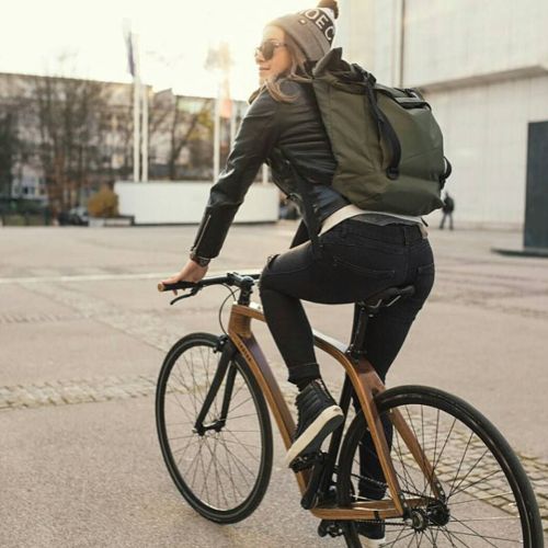 ifuckinlovefixedgearbikes: Morning commute. Break Rules, Inspire. #revistavelvet #velvet #breakrules