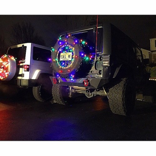 jeepbeef:  @sallyboombatz and @melissalouk #jeepher #jeeps #jeep