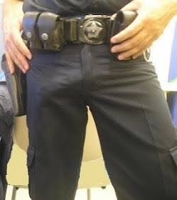 gaybicops:  Mmmm look at that bulge 