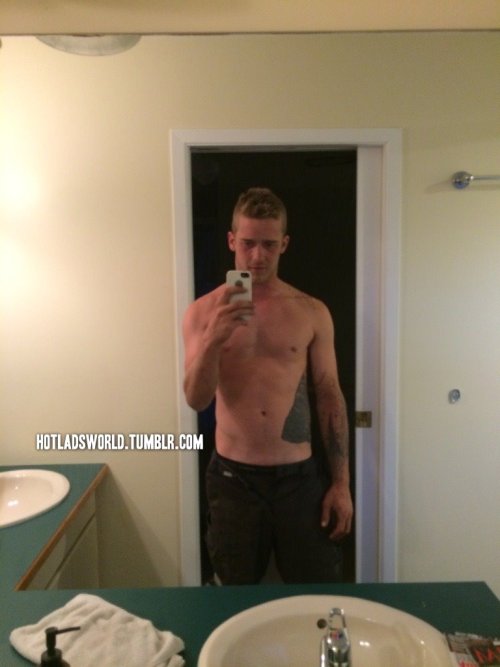 scallylads:  hotladsworld:  Leaked selfies  Dirty scruffy horny bloke…. My cuppa tea