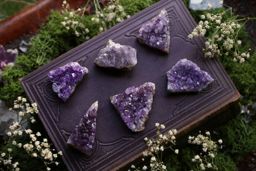 Green fluorite shards, druzy amethyst, silver maple leaf necklaces, clear quartz points and big labr