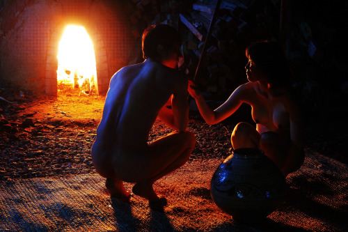 edenicnaturism: cedorsey:  Nude Couple Study Reconciliation (화해-和解) by Baro KimFind more like t