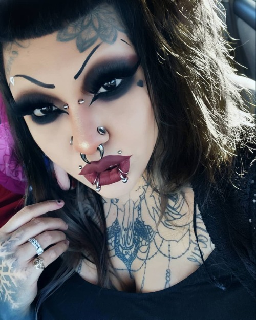 allthepiercingsandbodymods:Piercings & tattoos submission feature: Follow Mamalobez on Instagram! DM me if you want to be featured. ❤️https://www.instagram.com/mamalobez/ 