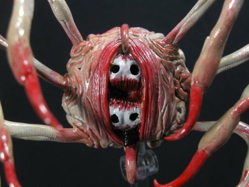 quinnred:So MantisAbbey did ANOTHER surprise sculpt of one of my DND horror monster designs. THE CON
