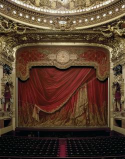 Archatlas:opera David Leventi“Opera” Records The Interiors Of World-Famous Opera