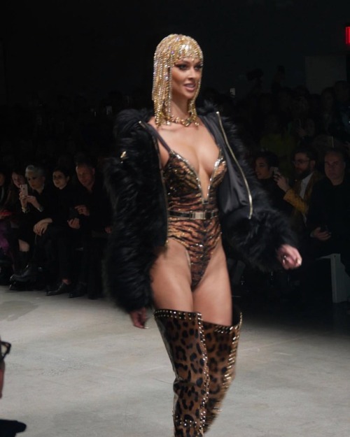 Obsessed! @theblondsny #NYFW They did amazing!  #theblonds  #FashionVixenxo (at New York, New York) 