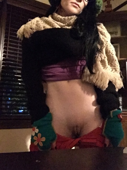 dirtyred69: Good morning!!! Happy red pants v day Black wig