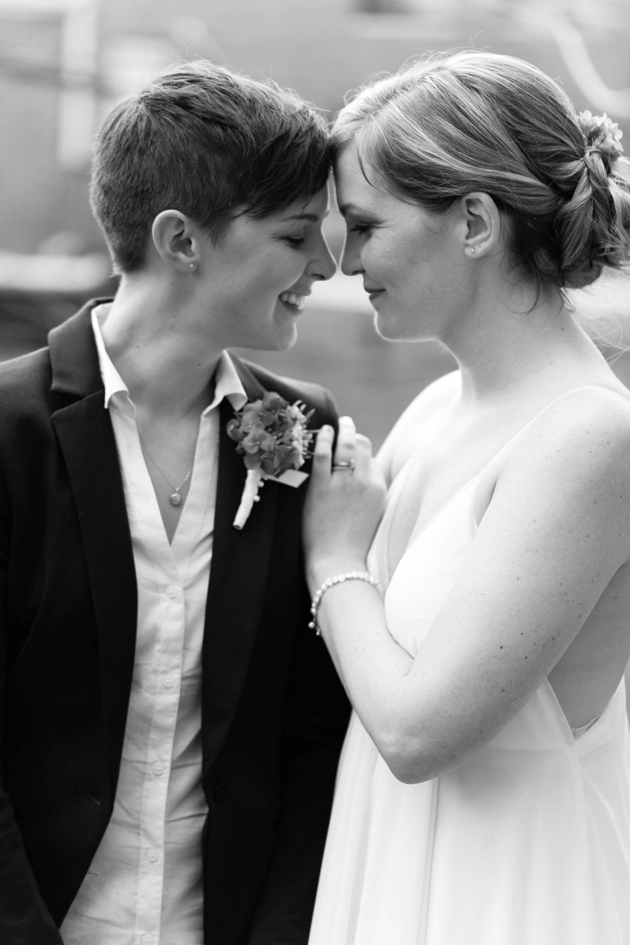 aphrodisiac-effect:  liquorinthefront:  Jen and Carien, by Emilia Jane Photography