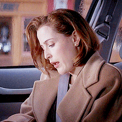 storybycorey:honestly, how did he sit next to her in that car for hours a day?  with her doing that?