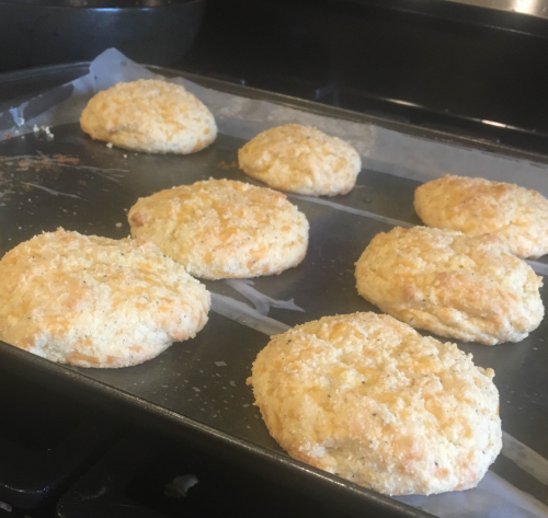 Another success on my hunt for faux bread/carb craving busting foods! This craving satisfaction comes in the form of these nummy cheddar & pepper biscuits. Low carb and probably the closest thing to a Red Lobster cheddar bay biscuit that my little...